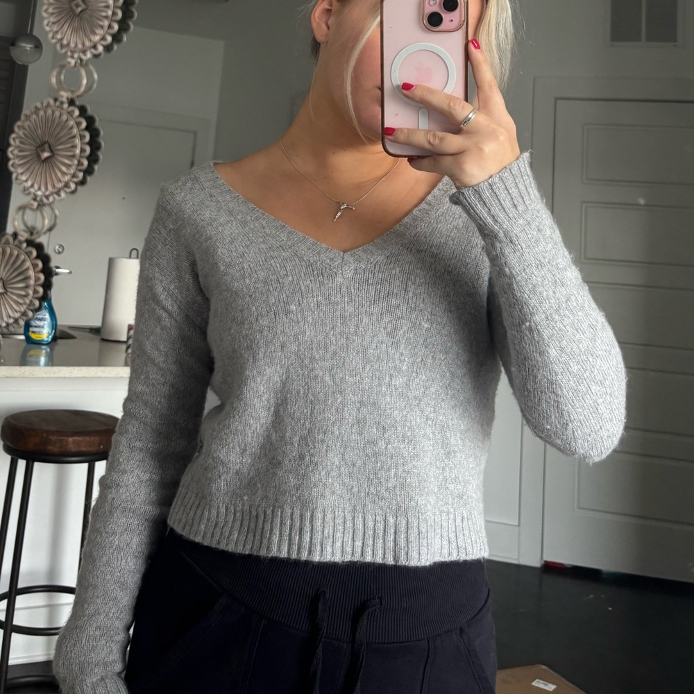 Brandy Melville V-Neck Gray Sweater - One Size